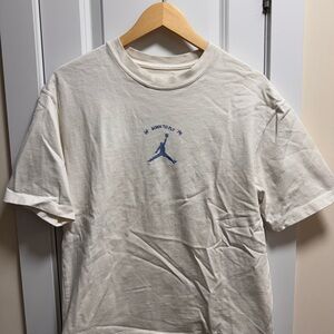 Women‘s Cream Graphic T-Shirt